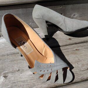 Vintage 80s Gray Shoes Faux Suede Heels Size 7.5 Kinney Pumps